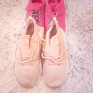 Girls mesh running shoes size 2 This is 2 pairs!